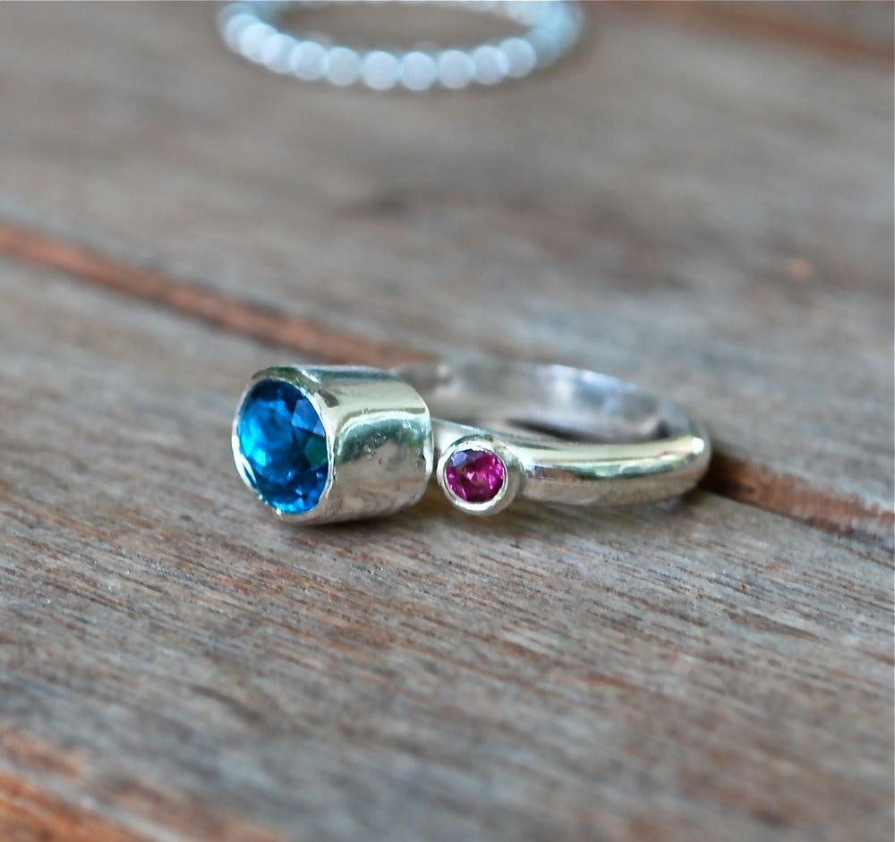 Topaz Ring - Pink and Blue Ring - Bezel Ring - London Blue Topaz Garnet Ring in Silver