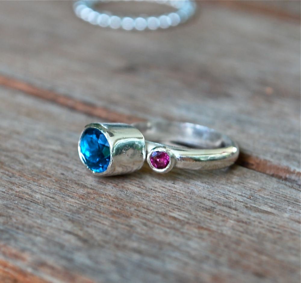 Topaz Ring - Pink and Blue Ring - Bezel Ring - London Blue Topaz Garnet Ring in Silver